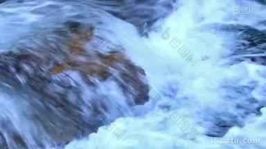 美丽的面纱瀑布瀑布苔藓岩石